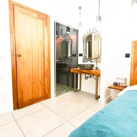 Design Yourhosthelper Apartment Cannes